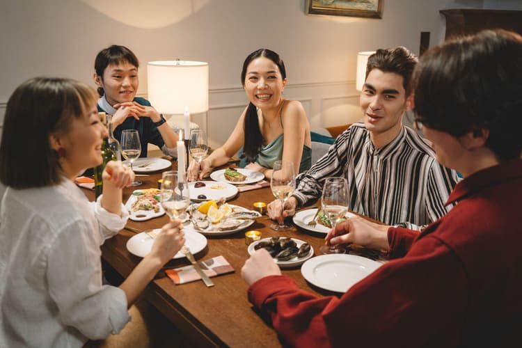 Làm sếp đừng ngại nếu nhân viên của bạn gắn kết thân thiết