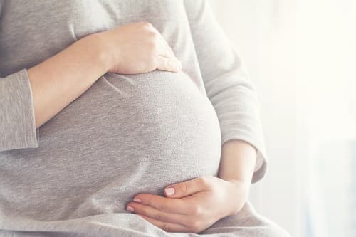 Hết thời gian nghỉ thai sản, con ốm thì có được nghỉ thêm?