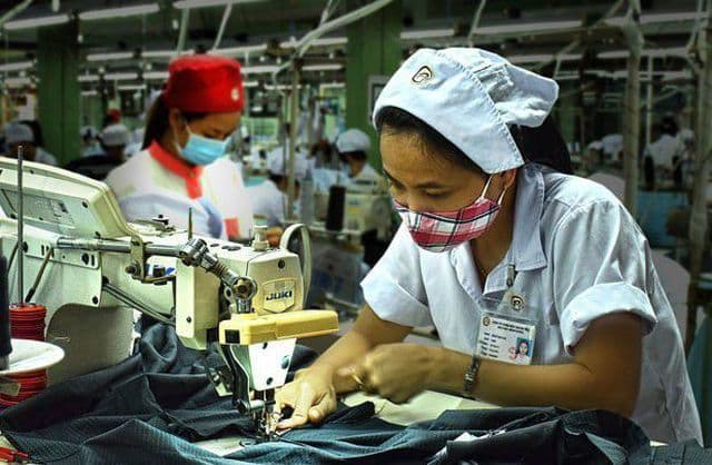 Tranh luận về tăng giờ làm thêm, tăng tuổi hưu lao động nữ: Thiệt hay lợi?