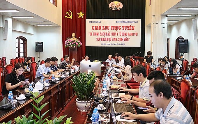 Vận động sinh viên tham gia BHYT: Cần đẩy mạnh truyền thông, xóa bỏ những “rào cản” tâm lý
