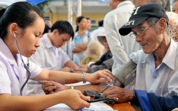 Phấn đấu 100% người cao tuổi có thẻ BHYT trước năm 2020