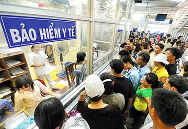Giật mình với chiêu gom người có thẻ BHYT để kiểm tra sức khoẻ