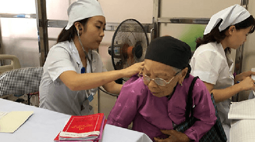 Nhiều người được quỹ BHYT chi trả tiền tỉ
