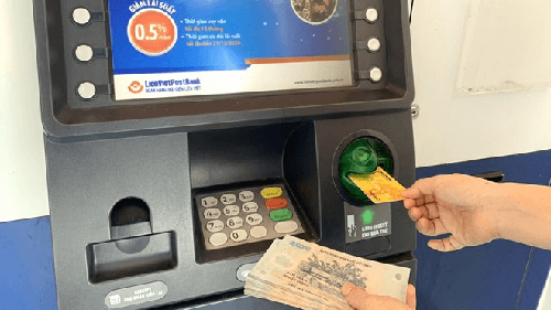 Khuyến khích người dân nhận lương hưu, trợ cấp BHXH qua thẻ ATM