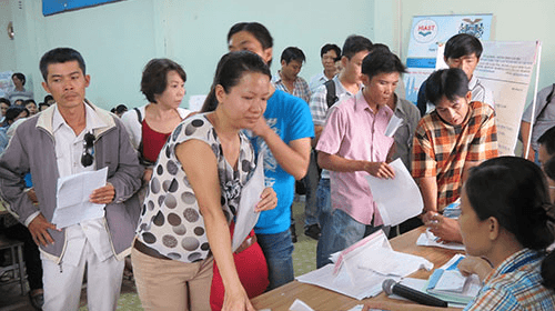 Công chức bị giảm lương nếu phạm các lỗi sau