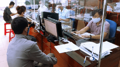 Vừa chống dịch vừa giải quyết chế độ cho người lao động