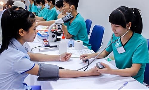 Có phải trả lương nhân viên cho thời gian khám sức khỏe?
