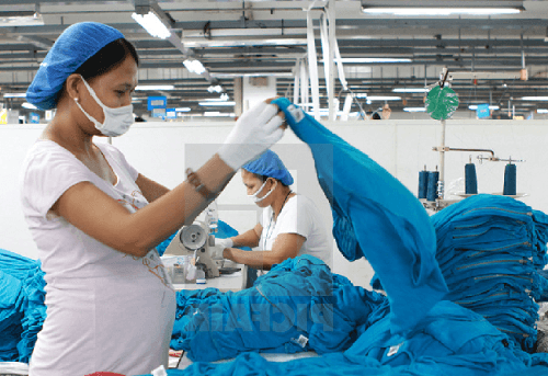 Lao động đang nuôi con nhỏ có được thêm tiền hỗ trợ?
