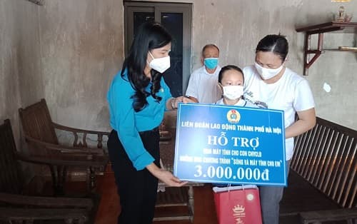 Niềm vui nhân đôi đến với người lao động khó khăn có con học giỏi