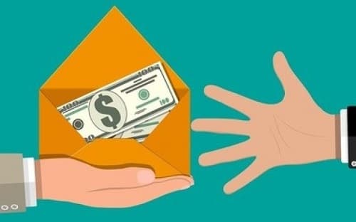 Ép người lao động mua hàng do doanh nghiệp sản xuất, bị xử phạt thế nào?