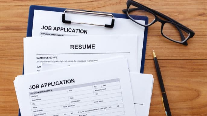 Hồ sơ xin việc gồm những giấy tờ gì? Mẫu hồ sơ 2026