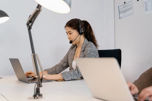 Thực hiện chi trả hỗ trợ cho người lao động bị chấm dứt hợp đồng lao động nhưng không đủ điều kiện hưởng trợ cấp thất nghiệp năm 2023 theo trình tự nào?