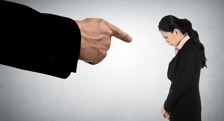 Những Cụm Từ Không Nên Nói Với Nhân Viên