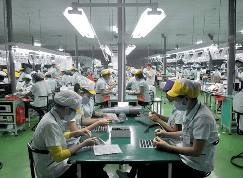 Doanh nghiệp cho người lao động nghỉ việc trái luật phải bồi thường